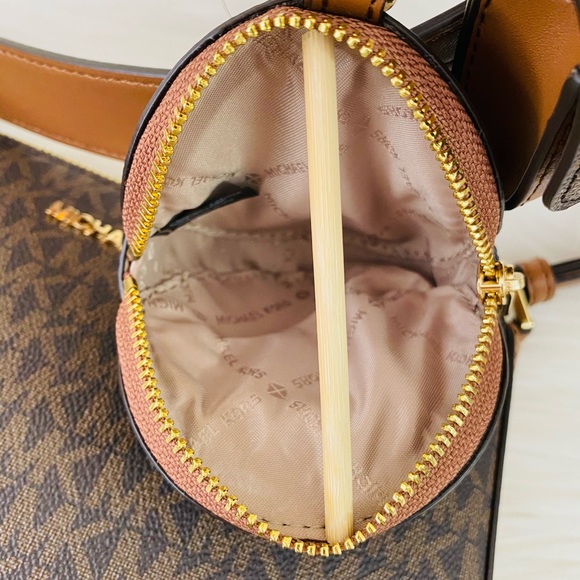 Michael Kors Jet Set Travel Crossbody w Tech Attch - Picture 10 of 16